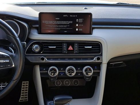 Used 2022 Genesis G70 3.3T image 18