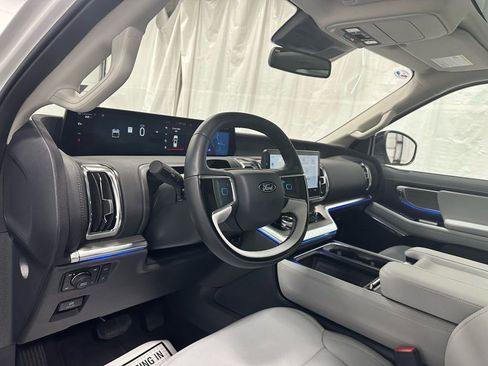 Used 2025 Ford Expedition Platinum image 15