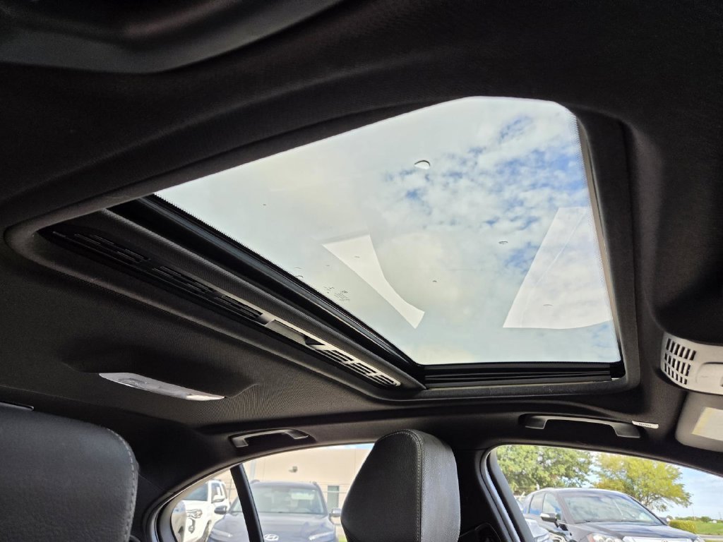 Used 2018 BMW 330i Sedan RWD image 10