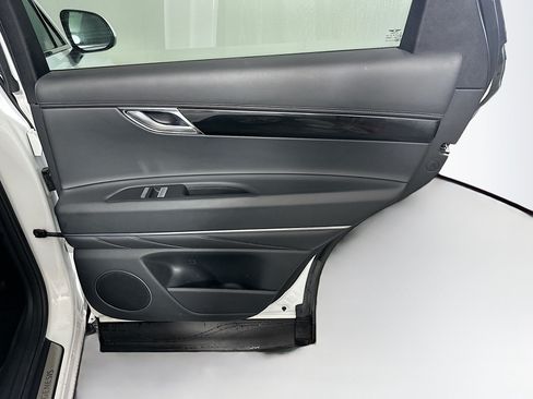 Used 2025 Genesis GV80 2.5T Standard AWD/4WD image 30