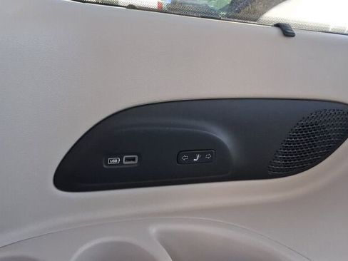 Used 2020 Chrysler Pacifica Limited image 18