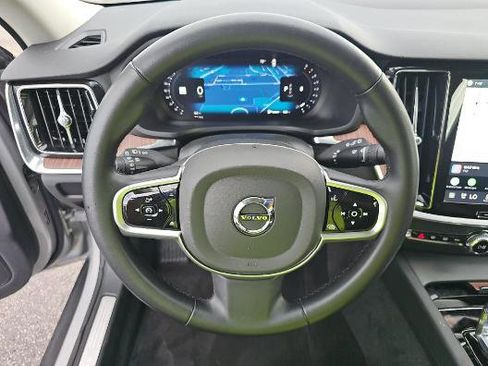 Used 2025 Volvo V60 B5 Cross Country Plus AWD/4WD image 4
