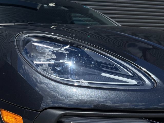 Certified 2026 Porsche Macan AWD/4WD image 12