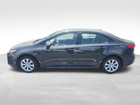Used 2025 Toyota Corolla LE FWD image 3