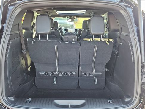 New 2026 Chrysler Pacifica Limited w/ Uconnect Theater Family Group image 34