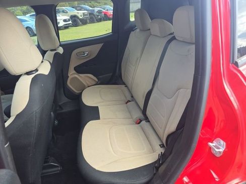 Used 2019 Jeep Renegade Latitude image 19