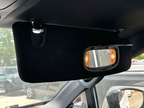 Used 2025 Chrysler Pacifica Limited FWD image 29