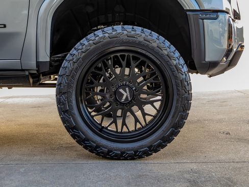 Used 2025 GMC Sierra 2500 Denali Ultimate image 12