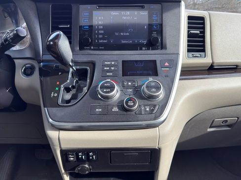 Used 2016 Toyota Sienna XLE w/ XLE Navigation Package image 34