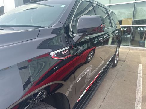 Used 2021 GMC Yukon XL SLT w/ SLT Premium Package image 5