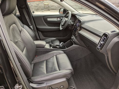 Certified 2023 Volvo XC40 B5 Plus w/ Driver Assist Package image 22