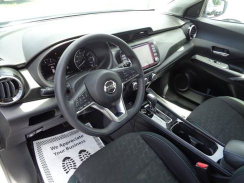 Used 2024 Nissan Kicks SV FWD image 33