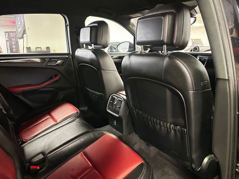 Used 2018 Porsche Macan image 22