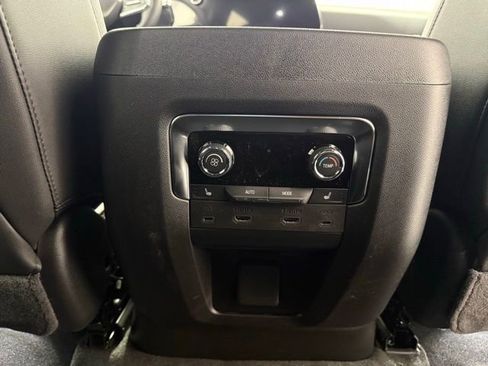 New 2026 Chevrolet Suburban High Country image 33