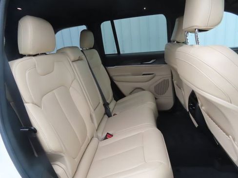 Used 2023 Jeep Grand Cherokee Limited AWD/4WD image 32
