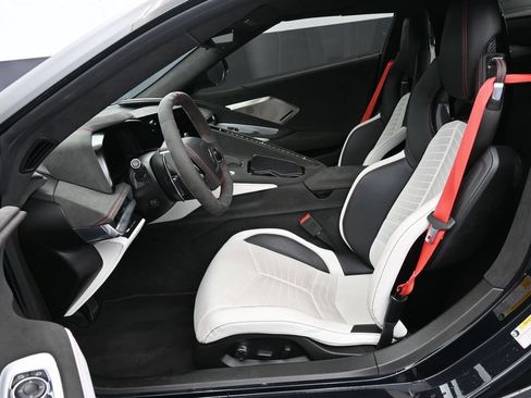 Used 2023 Chevrolet Corvette Stingray Premium Conv w/ Z51 Performance Package RWD image 31