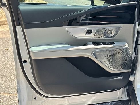 New 2026 Lincoln Nautilus Reserve AWD/4WD image 12