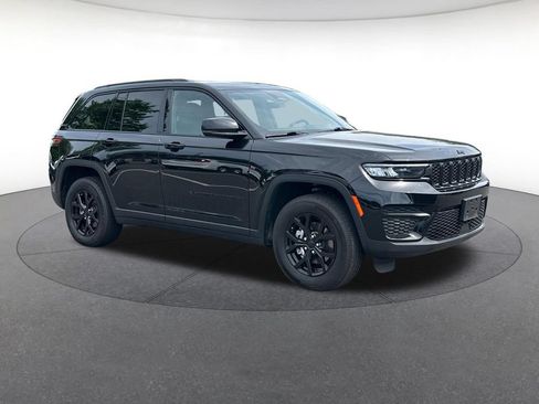 Used 2025 Jeep Grand Cherokee Altitude AWD/4WD image 8