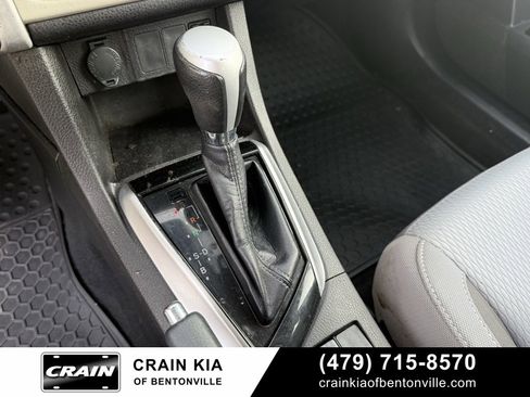 Used 2018 Toyota Corolla LE image 19
