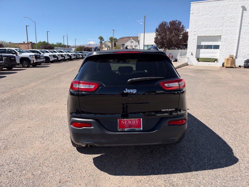 Used 2017 Jeep Cherokee Sport FWD image 6