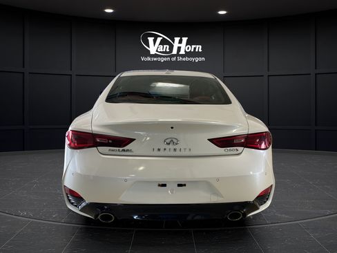 Used 2017 INFINITI Q60 Red Sport 400 AWD/4WD image 6