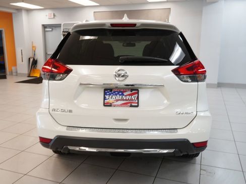 Used 2017 Nissan Rogue SV w/ SV Premium Package AWD/4WD image 8