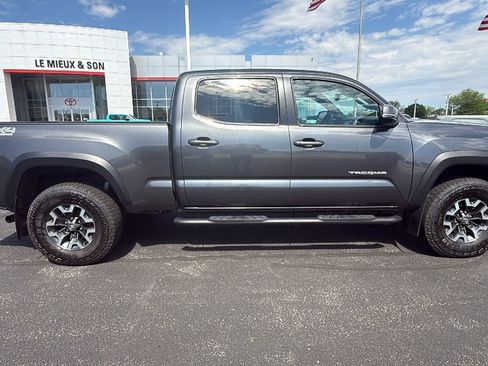 Used 2022 Toyota Tacoma TRD Off-Road w/ Technology Package AWD/4WD image 8