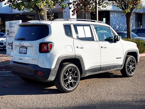 Certified 2022 Jeep Renegade Latitude image 8