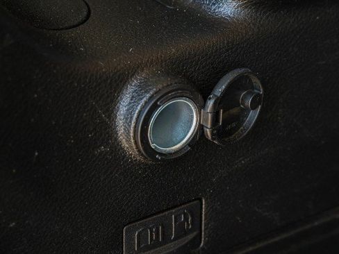 Used 2024 Jeep Wrangler Unlimited AWD/4WD image 31