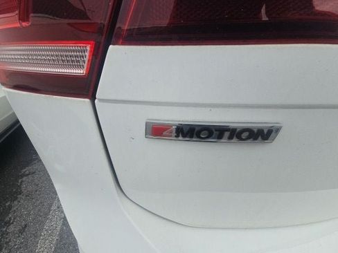 Used 2021 Volkswagen Tiguan SEL AWD/4WD image 13