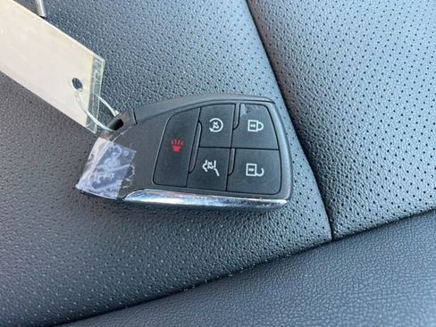 Used 2025 Chevrolet Traverse LT image 44