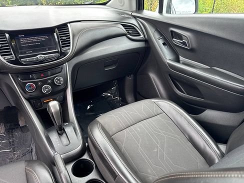Used 2022 Chevrolet Trax LT w/ Driver Confidence Package AWD/4WD image 10