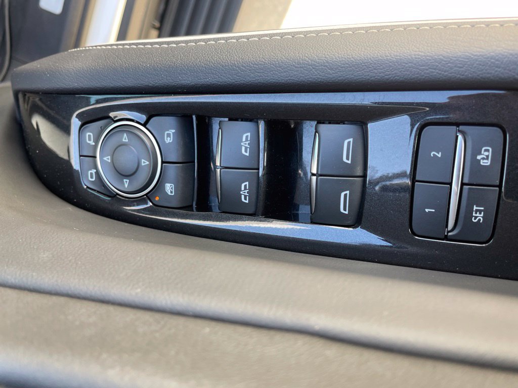 Used 2023 Cadillac Escalade Sport w/ LPO, ONYX Package AWD/4WD image 17