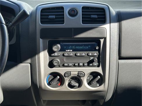 Used 2005 Chevrolet Colorado LS image 19