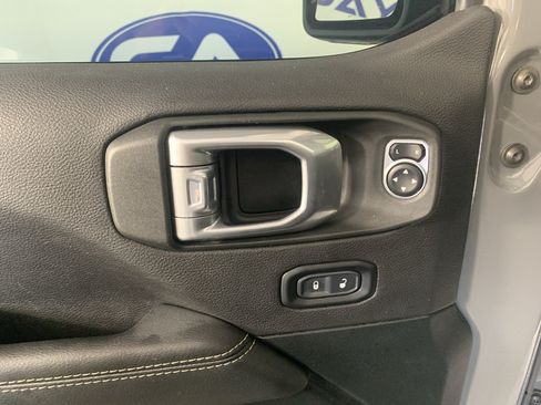 Used 2021 Jeep Wrangler Unlimited Sahara AWD/4WD image 14