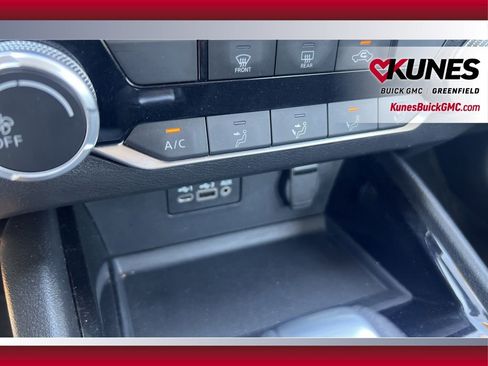 Used 2024 Nissan Altima 2.5 SV image 32