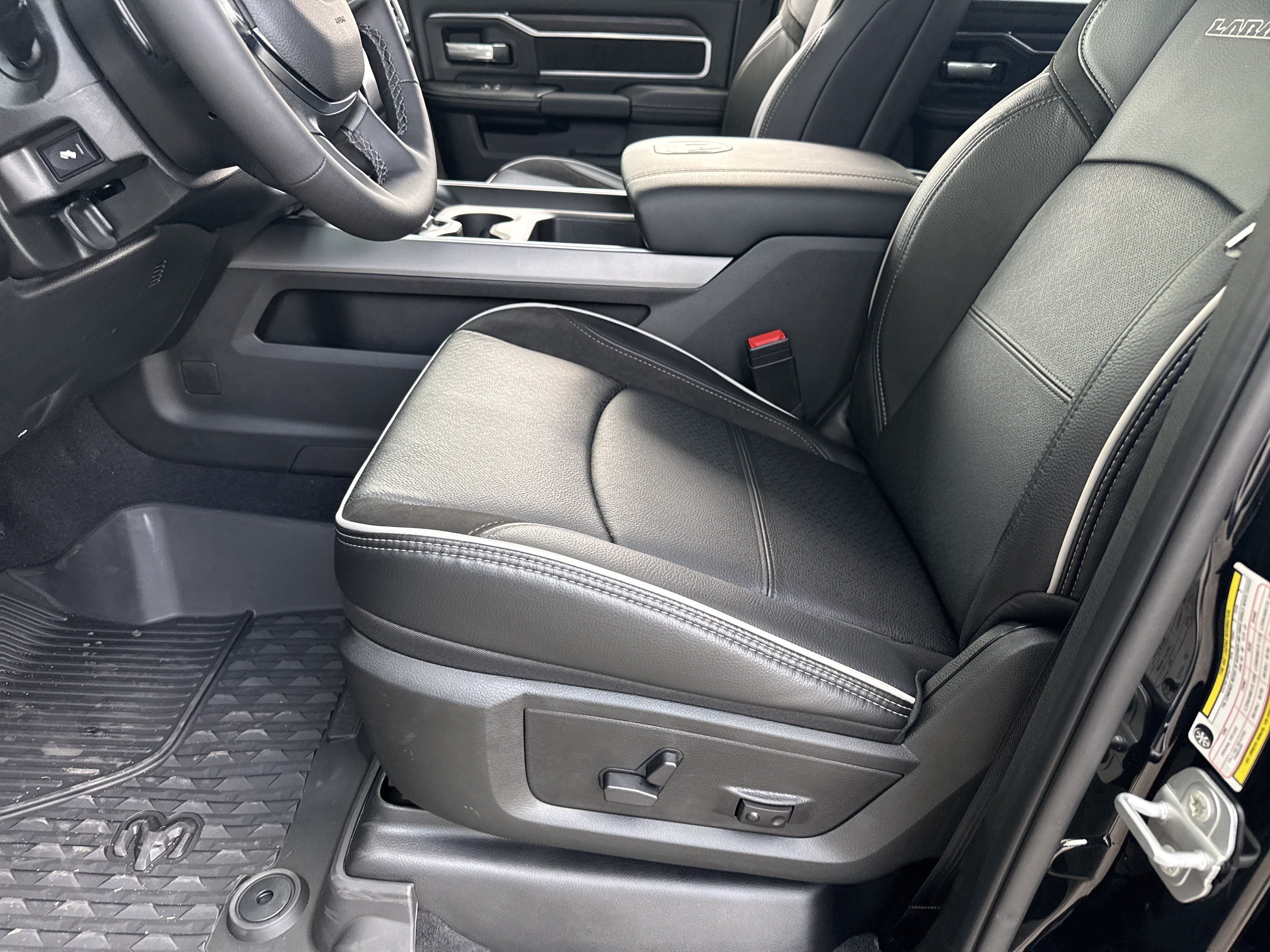 New 2026 RAM 3500 Laramie AWD/4WD image 9