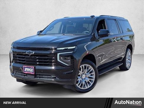 Used 2025 Chevrolet Suburban RST w/ Comfort Package AWD/4WD image 1