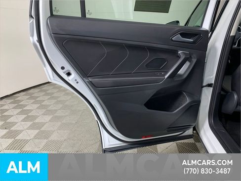 Used 2024 Volkswagen Tiguan SE image 30