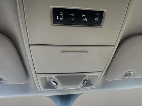 Used 2014 Chrysler Town & Country Touring-L w/ Driver Convenience Group FWD image 25