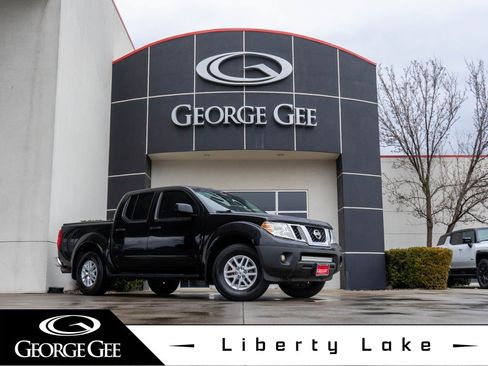 Used 2018 Nissan Frontier SV image 1