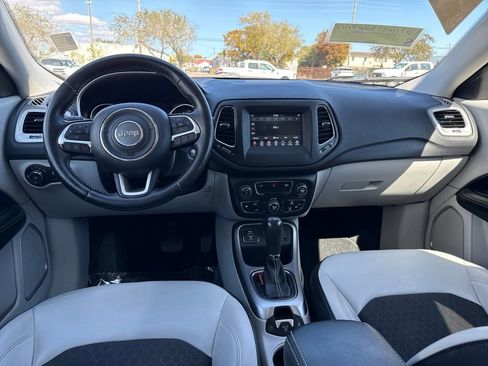 Used 2019 Jeep Compass Latitude image 5
