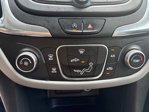 Used 2022 Chevrolet Equinox LS AWD/4WD image 25