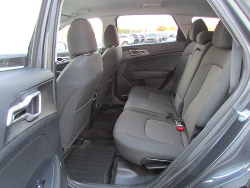Used 2024 Kia Sportage LX image 5