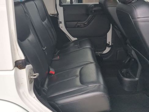 Used 2014 Jeep Wrangler Unlimited Sahara w/ Dual Top Group AWD/4WD image 19