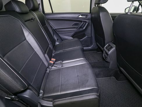 Used 2021 Volkswagen Tiguan SE w/ Panoramic Sunroof Package AWD/4WD image 23