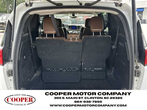 Used 2017 Chrysler Pacifica Limited w/ UConnect Theater Package FWD image 17