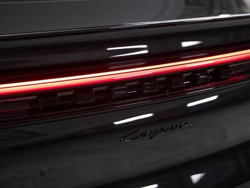 Certified 2025 Porsche Cayenne image 37