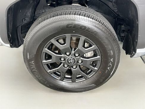 Used 2025 Toyota 4Runner SR5 AWD/4WD image 10