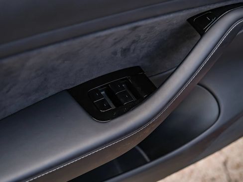 Used 2018 Tesla Model 3 Long Range RWD image 35